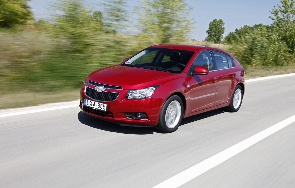 Chevrolet Cruze 2011 хэтчбек красная