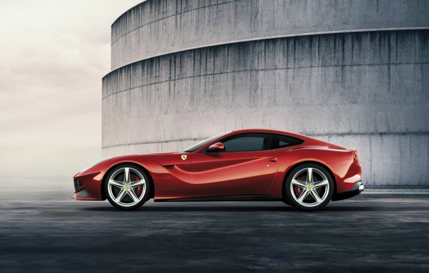 Быстрый и мощный Ferrari F12 Berlinetta 