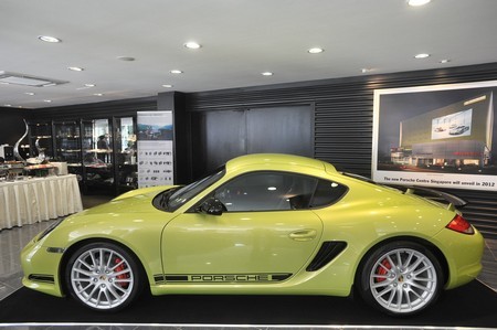 Представлен Porsche Cayman R в зеленом цвете