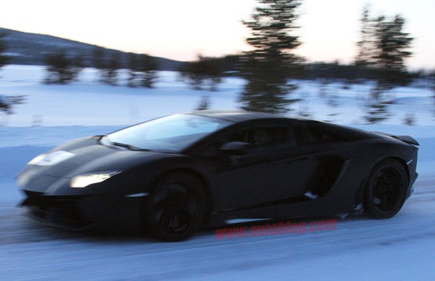 Родстер Lamborghini Aventador откажется от тряпичной крыши 