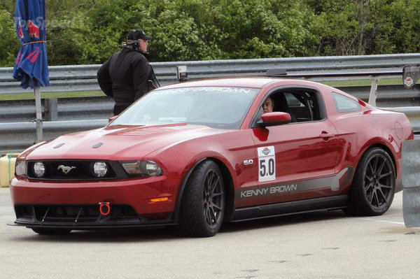 Кенни Браун представляет свой новый Mustang 