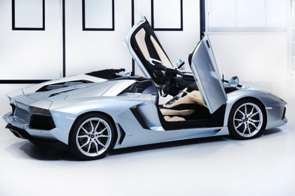 Lamborghini представила Aventador LP 700-4 Roadster 