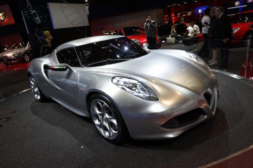 Серийная Alfa Romeo 4C дебютирует на автошоу в Детройте 