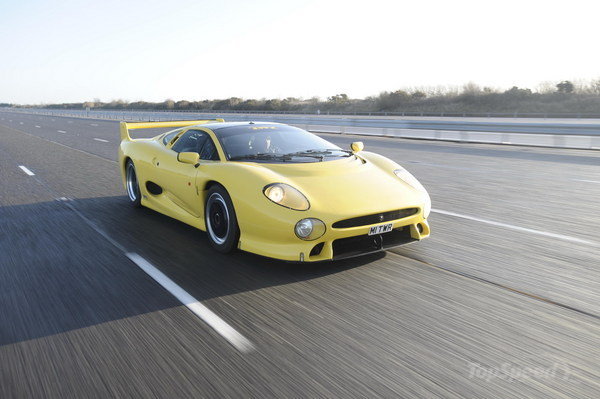 Jaguar празднует 20 лет модели XJ220