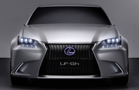 Lexus размышляет над версией купе модели GS