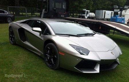 Бэтмен присмотрел себе новый автомобиль: Lamborghini Aventador