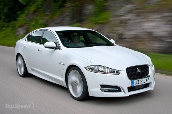 2012 Jaguar XF SE предстал в двух ипостасях