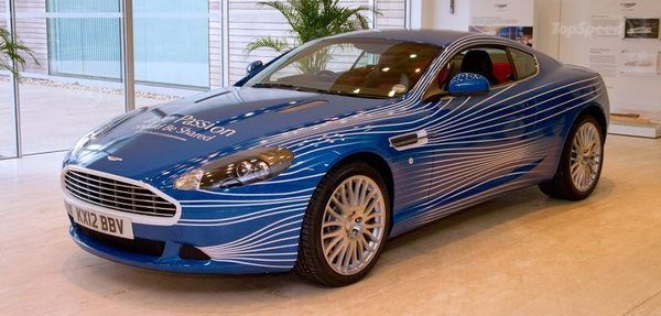 Aston Martin посвятил автомобиль своим поклонникам