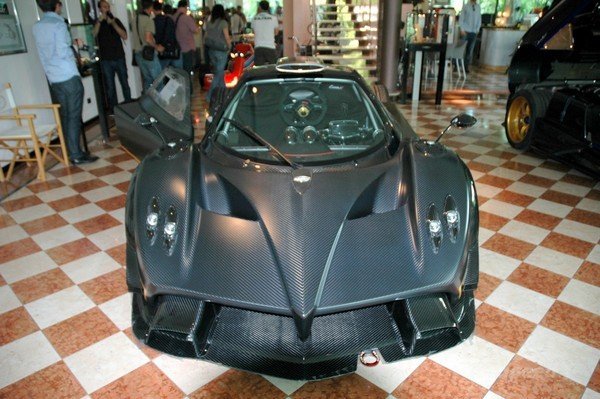 Pagani представляет Zonda R Evo 