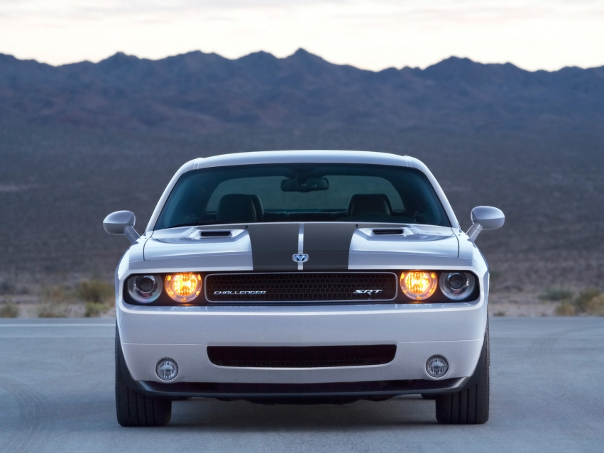 Авто обои Dodge 2009 Dodge Challenger SRT8