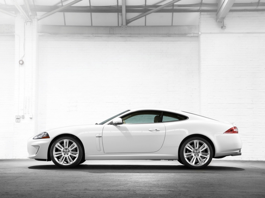 Авто обои Jaguar Jaguar XKR white 2010