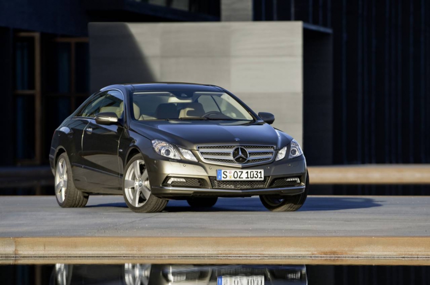 Авто обои Mercedes-Benz E-Class Coupe 2010