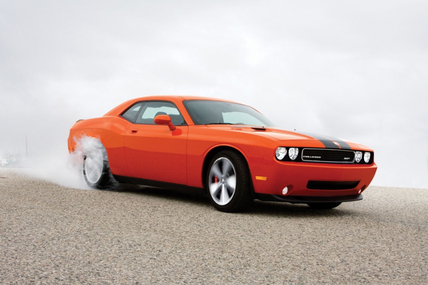 Авто обои Dodge 2008 Dodge Challenger SRT8