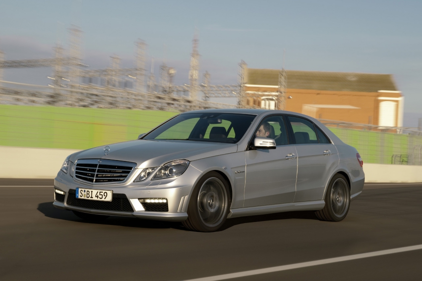 Авто обои Mercedes-Benz E63 AMG 2010