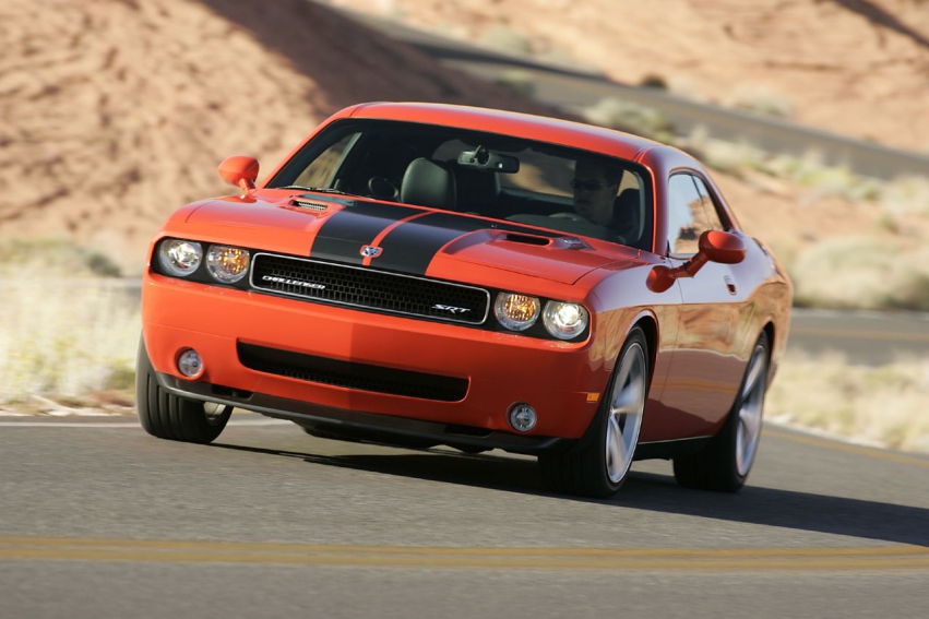 Авто обои Dodge 2008 Dodge Challenger SRT8