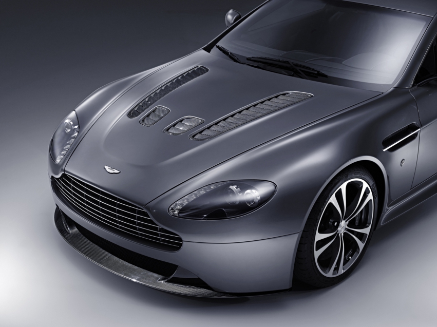 Авто обои Aston Martin Aston Martin V12 Vantage