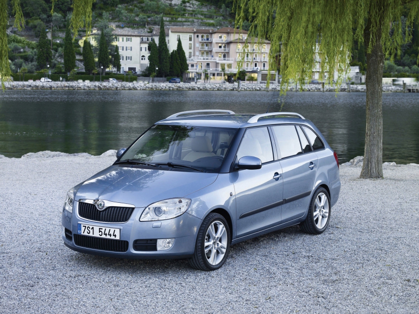 Авто обои Skoda Skoda Fabia Combi (2008)