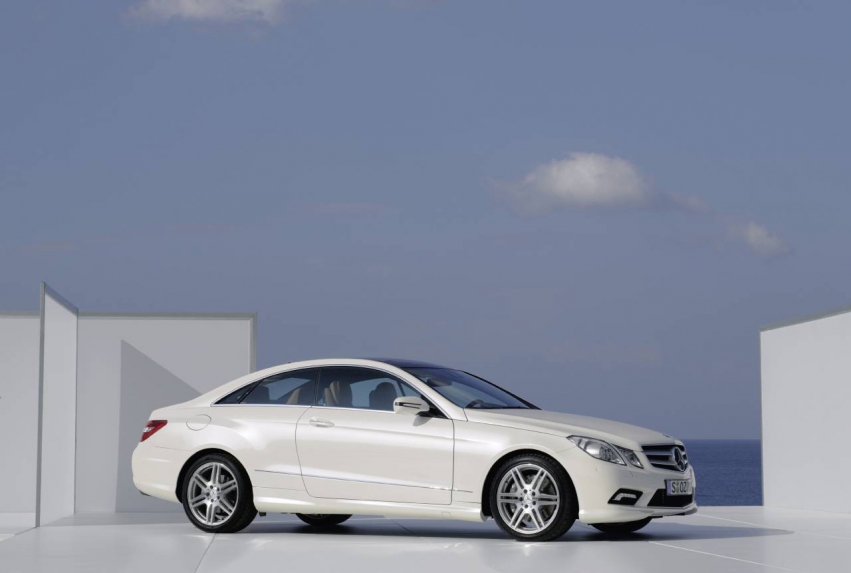 Авто обои Mercedes-Benz E-Class Coupe 2010