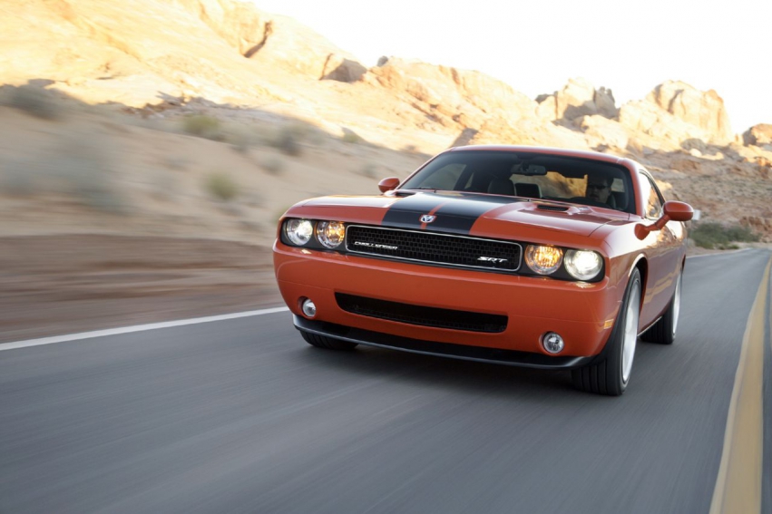 Авто обои Dodge 2008 Dodge Challenger SRT8