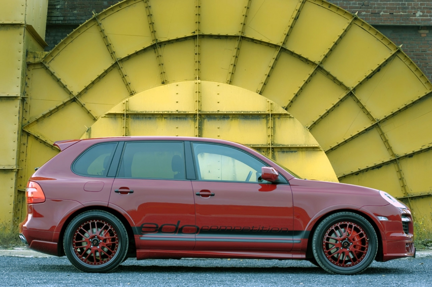 Авто обои Porsche Edo Competition Porsche Cayenne GTS