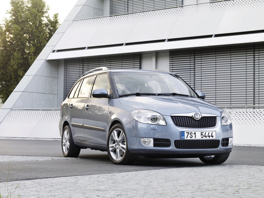 Авто обои Skoda Skoda Fabia Combi (2008)