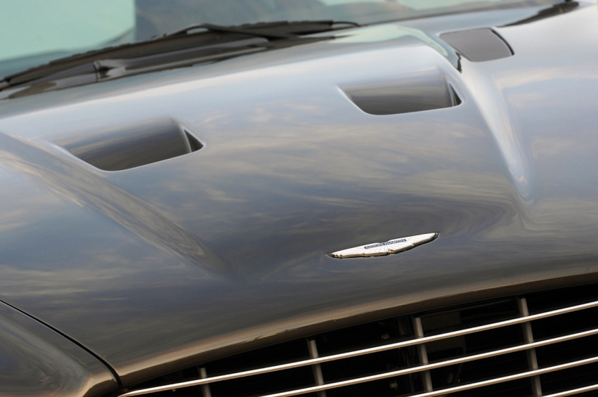 Авто обои Aston Martin Aston Martin DBS from Quantum of Solace Автомобиль бонда