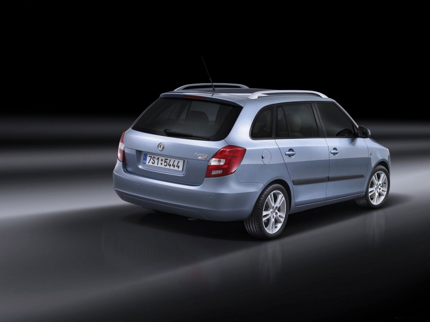 Авто обои Skoda Skoda Fabia Combi (2008)