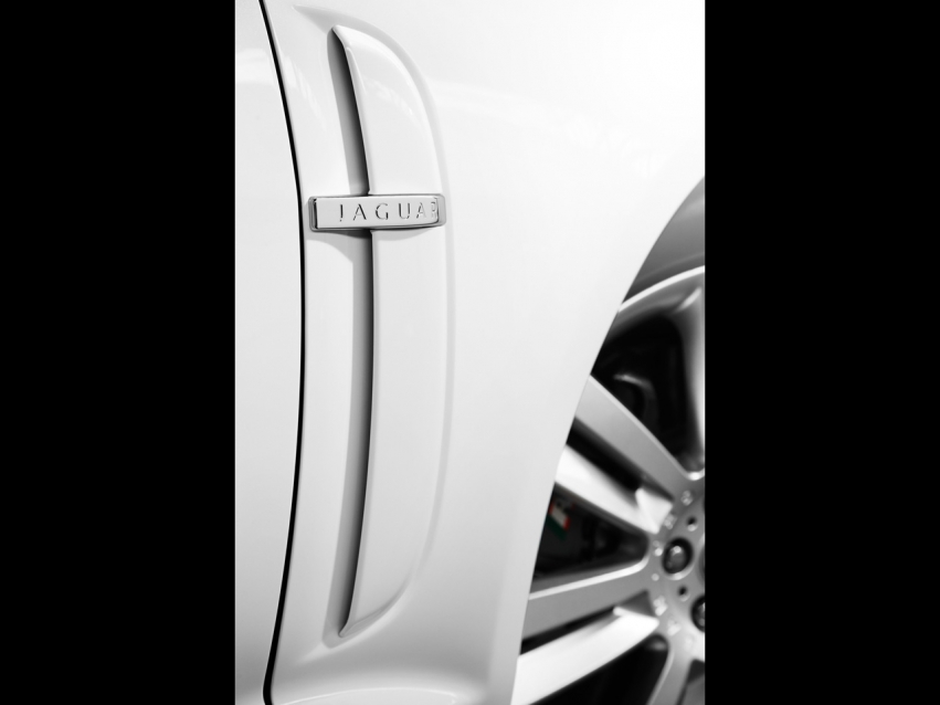 Авто обои Jaguar Jaguar XFR white 2010