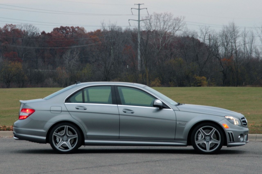 Авто обои Mercedes-Benz Mercedes Benz C63 AMG 2009