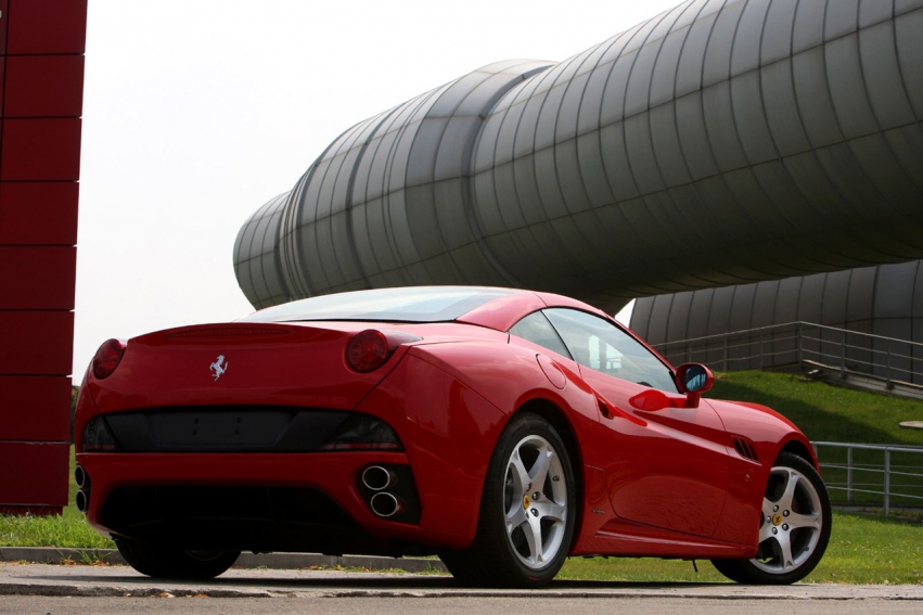 Авто обои Ferrari Even More Ferrari California