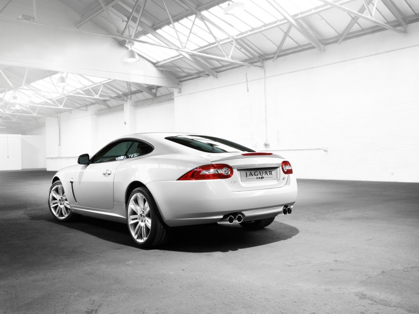 Авто обои Jaguar Jaguar XKR white 2010