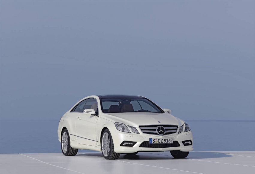 Авто обои Mercedes-Benz E-Class Coupe 2010