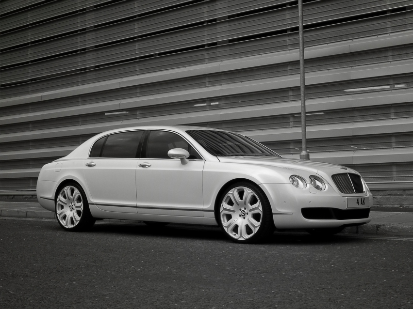 Авто обои Bentley Project Kahn Pearl White Flying Spur 2009