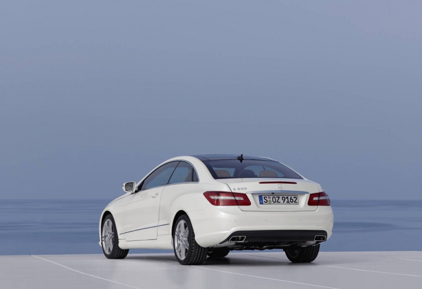 Авто обои Mercedes-Benz E-Class Coupe 2010