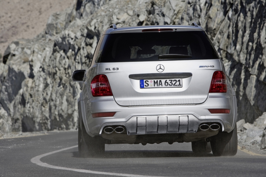 Авто обои Mercedes-Benz Mercedes-Benz ML 63 AMG 