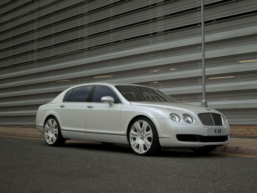 Авто обои Bentley Project Kahn Pearl White Flying Spur 2009