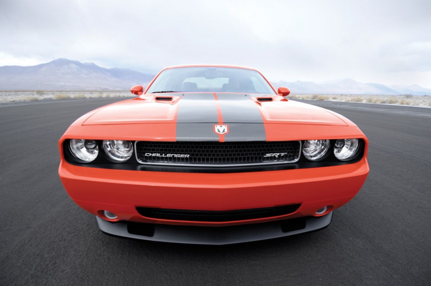 Авто обои Dodge 2008 Dodge Challenger SRT8