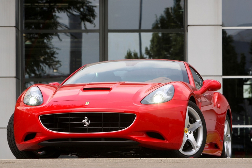 Авто обои Ferrari Even More Ferrari California