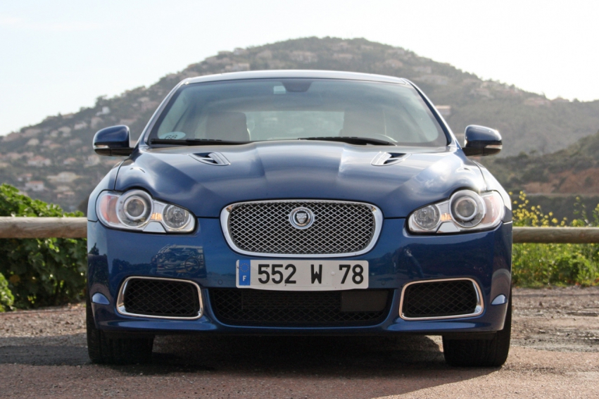 Авто обои Jaguar XFR 2010