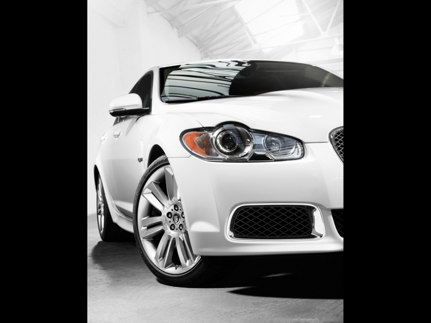 Авто обои Jaguar Jaguar XFR white 2010