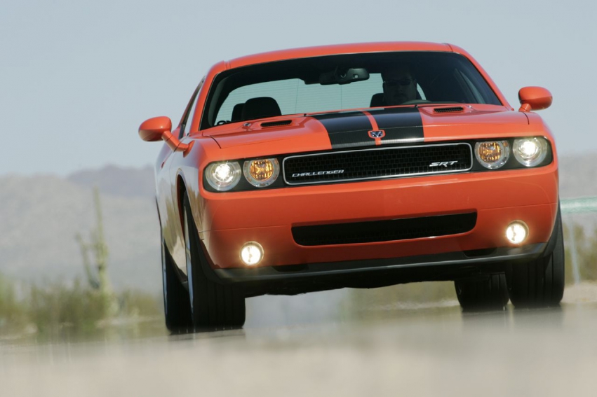 Авто обои Dodge 2008 Dodge Challenger SRT8