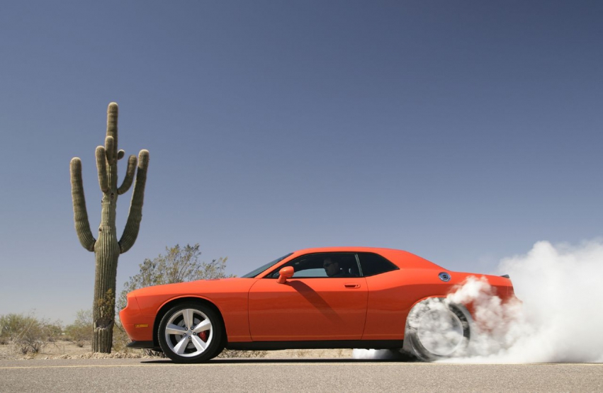 Авто обои Dodge 2008 Dodge Challenger SRT8