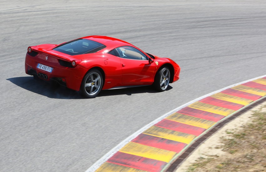 Авто обои Ferrari 458 Italia