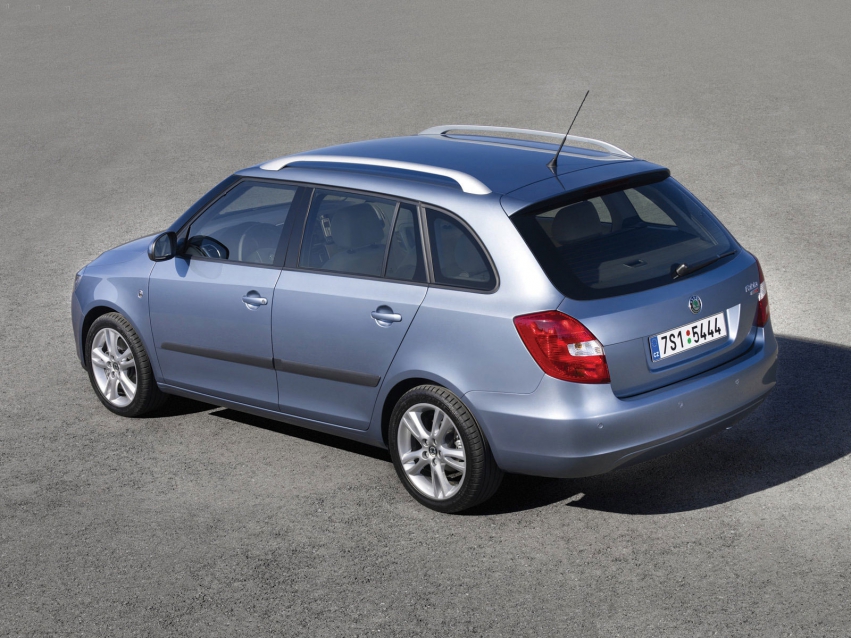 Авто обои Skoda Skoda Fabia Combi (2008)