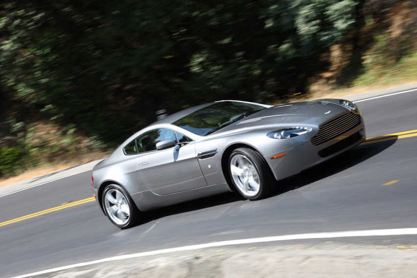 Авто обои Aston Martin Aston Martin V8 Vantage 2009