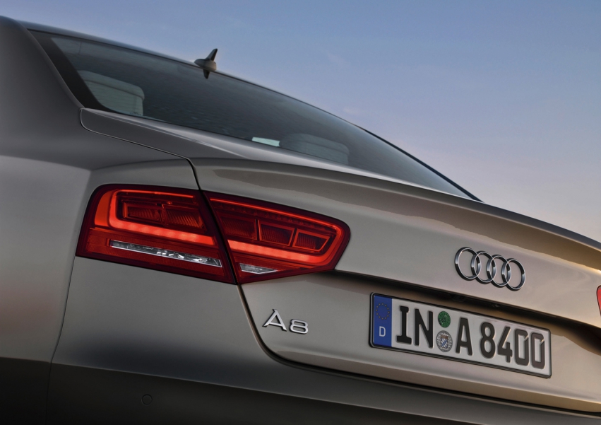 Авто обои Audi A8 2011