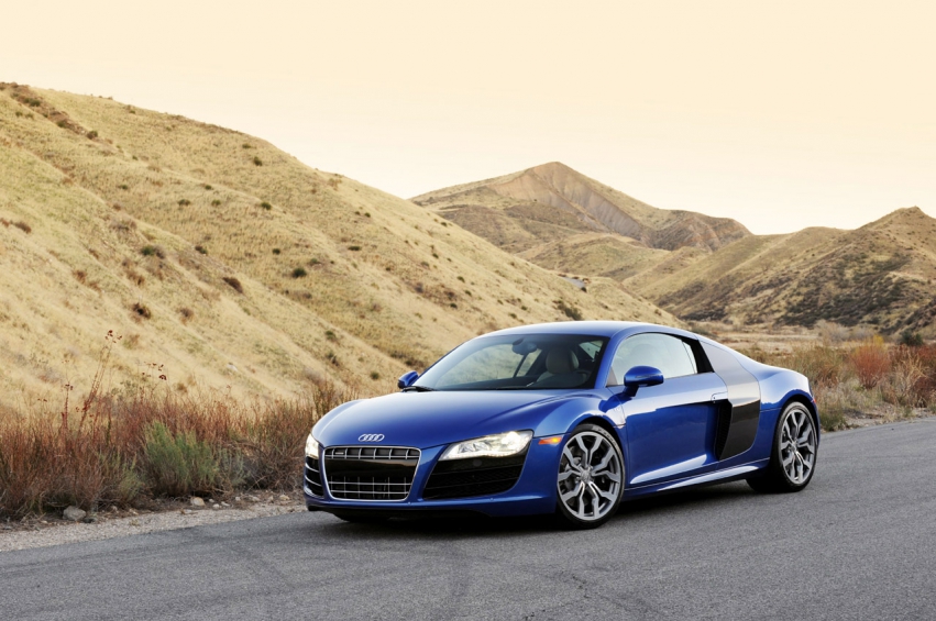 Авто обои Audi R8 5.2 FSI V10 2010