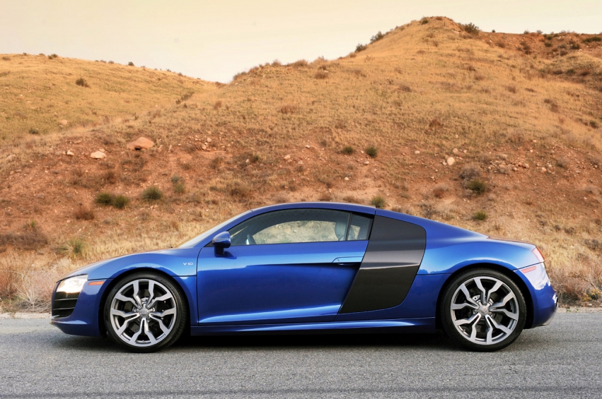 Авто обои Audi R8 5.2 FSI V10 2010