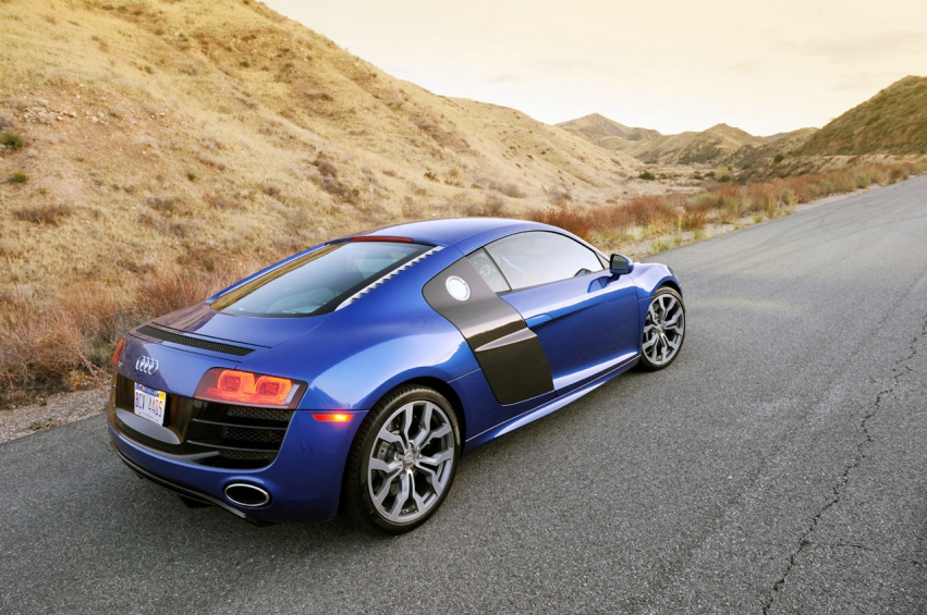 Авто обои Audi R8 5.2 FSI V10 2010