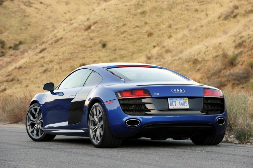 Авто обои Audi R8 5.2 FSI V10 2010